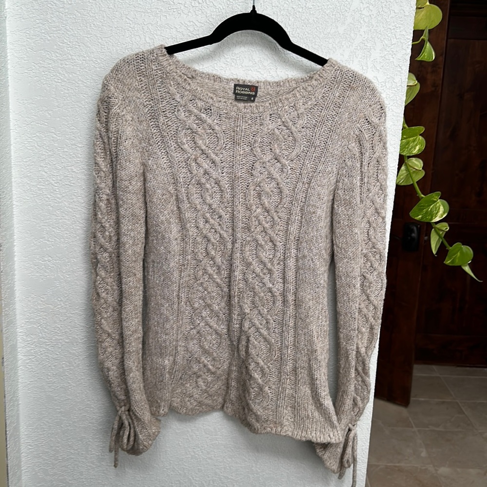 Royal Robbins, oatmeal color, warm sweater with tie sleeves, size small